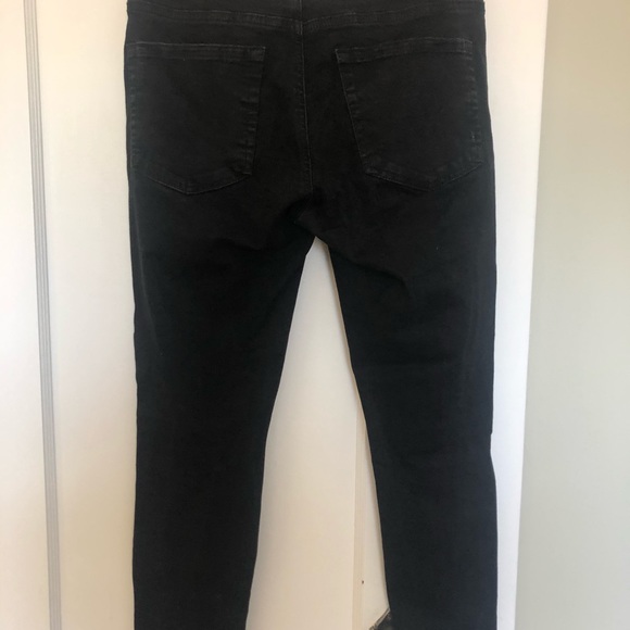 Black Ripped-Knee Jeans - Picture 3 of 3